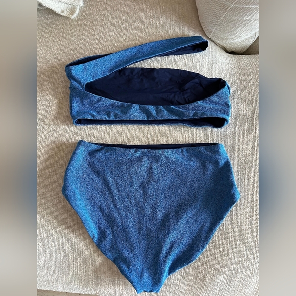 Bikini - Picture 2 of 5